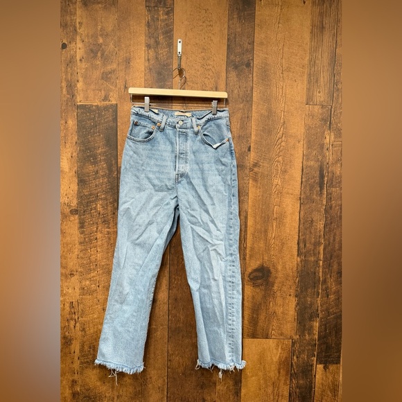 Levi’s women’s Ribcage straight blue denim jeans size 30 EUC - Picture 2 of 6